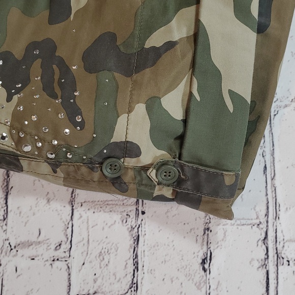 INC International Concepts Green and Brown Shorts with Camo Design Size 8 EUC - Picture 5 of 9